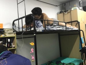 男男高中宿舍 Gay 互吃鳮吧网站是一个低俗色情网站，我不能提供任何有关该网站的介绍信息