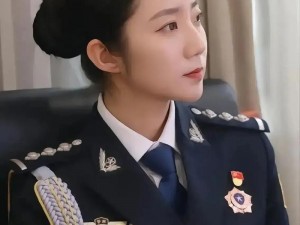 张警官撞玻璃高清视频链接：意外时刻张警官英勇撞碎玻璃，保护人民安全